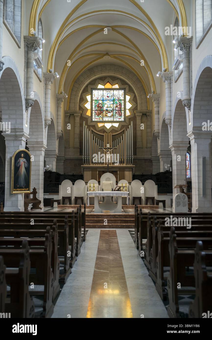 2018 Betlemme, Palestina; Chiesa di Santa Caterina interna, altare maggiore; Innenraum der Kirche der Heiligen Katharina, Hauptaltar Foto Stock