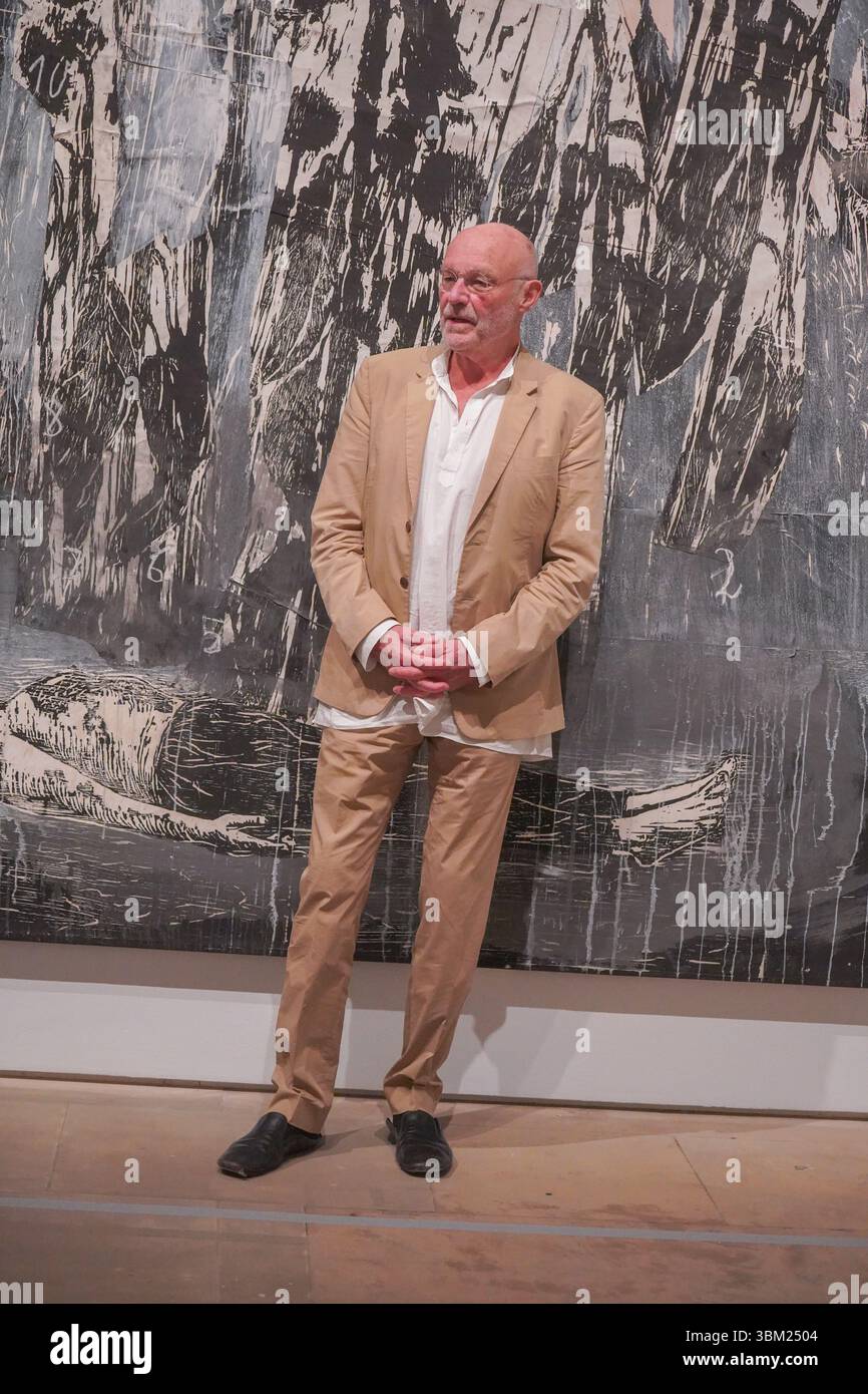Londra, Regno Unito. 24 giugno 2025. Anselm Kiefer (nella foto) con Hortus Conclusus 2007-14, collage di xilografie su tela con acrilico e gommalacca. Anteprima di Anselm Kiefer ispirato a Van Gogh presso la Royal Academy of Arts che riunisce dipinti e disegni di Van Gogh dalla collezione del Museo Van Gogh di Amsterdam, con dipinti, disegni e sculture. La mostra si svolge dal 28 giugno al 26 ottobre 2025 Amer Ghazzal/Alamy Live News Foto Stock