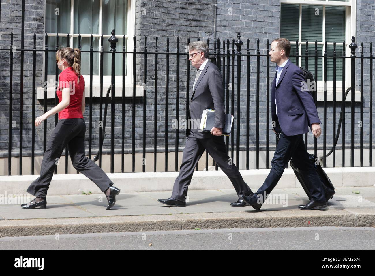 Londra, Regno Unito. 23 giugno 2025. Ambasciatore britannico negli Stati Uniti Peter Mandelson (C) visto a Downing Street. (Foto di Dinendra Haria/SOPA Images/Sipa USA) credito: SIPA USA/Alamy Live News Foto Stock