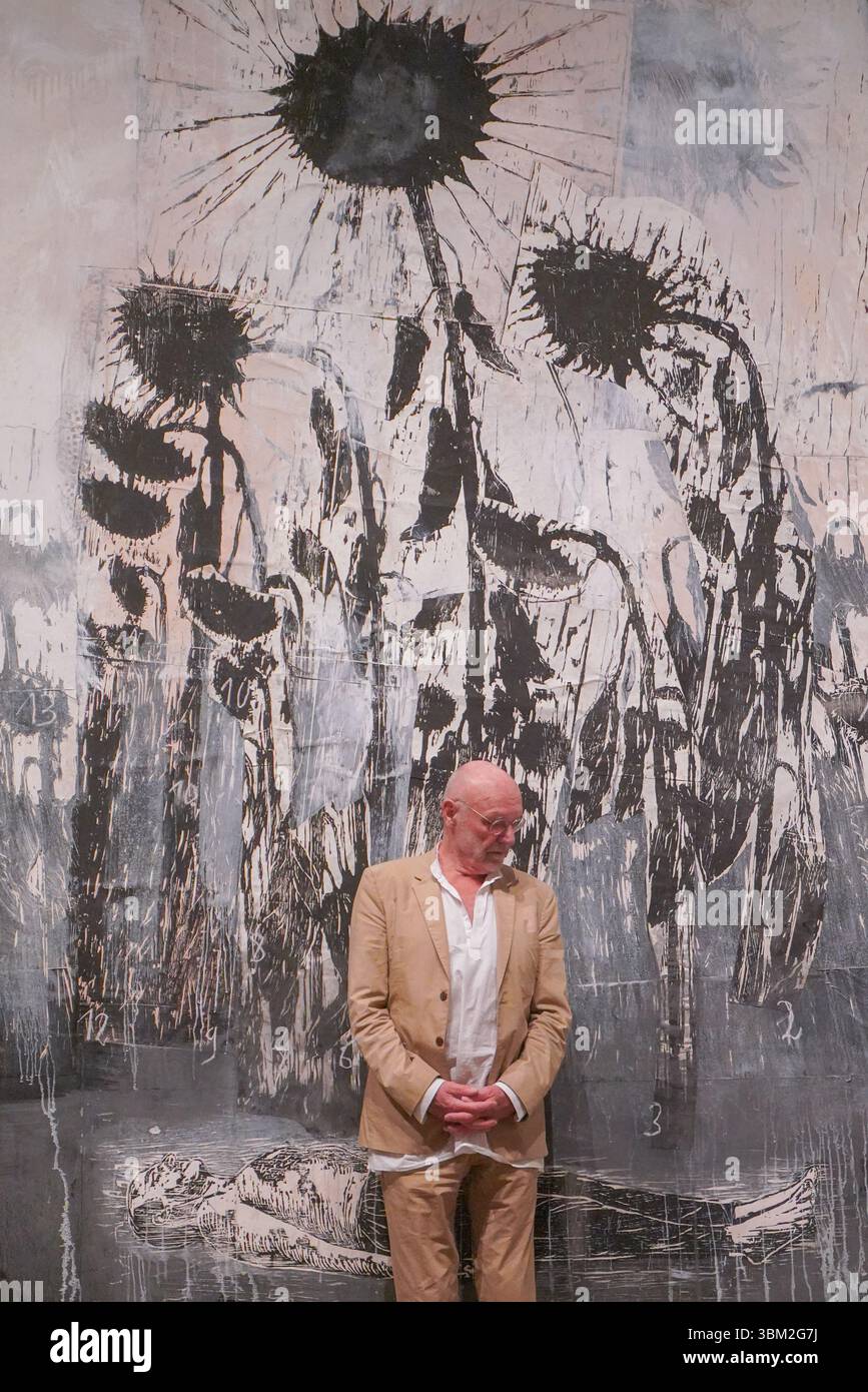 Londra, Regno Unito. 24 giugno 2025. Anselm Kiefer (nella foto) con Hortus Conclusus 2007-14, collage di xilografie su tela con acrilico e gommalacca. Anteprima di Anselm Kiefer ispirato a Van Gogh presso la Royal Academy of Arts che riunisce dipinti e disegni di Van Gogh dalla collezione del Museo Van Gogh di Amsterdam, con dipinti, disegni e sculture. La mostra si svolge dal 28 giugno al 26 ottobre 2025 Amer Ghazzal/Alamy Live News Foto Stock