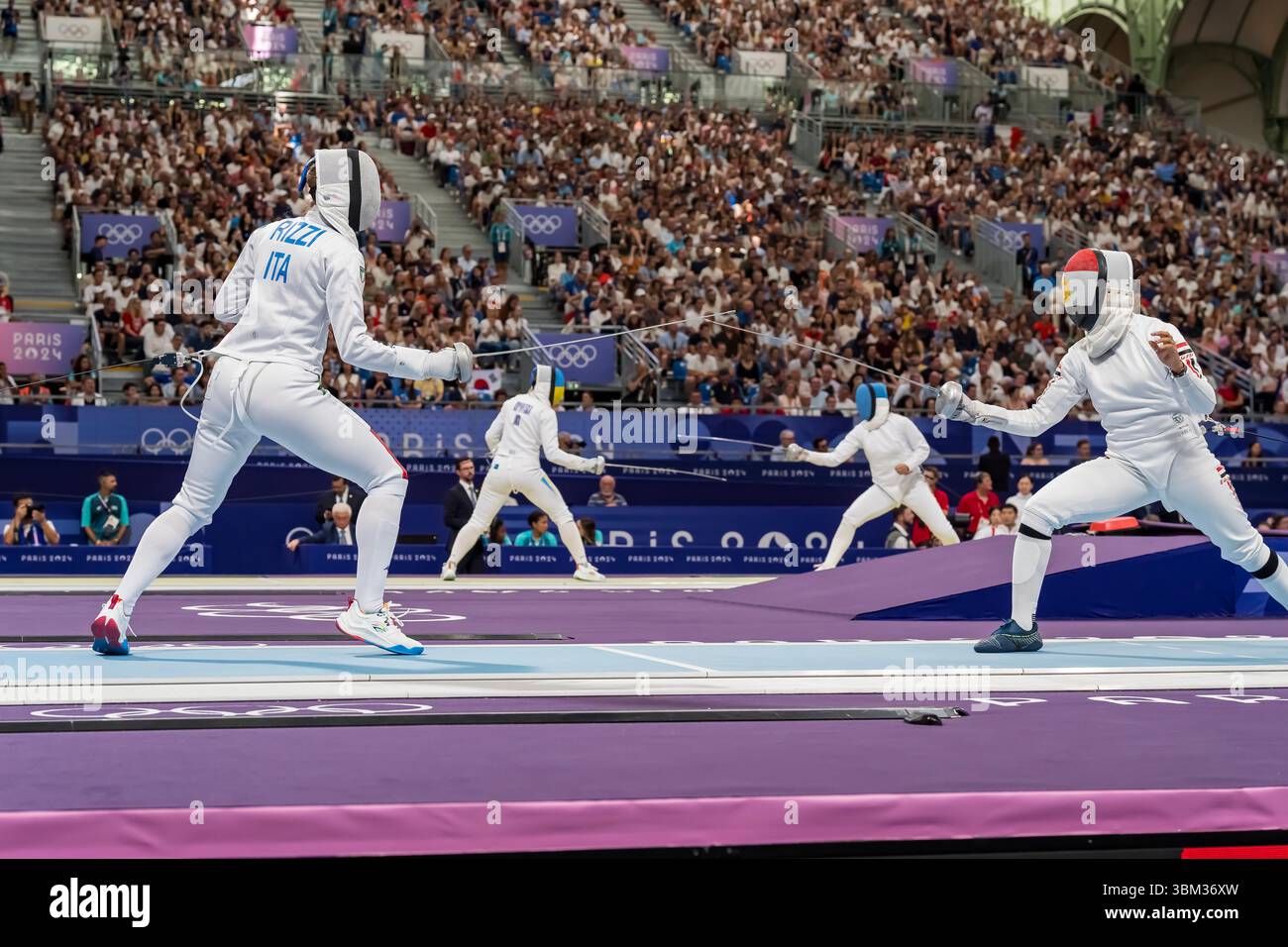 Giulia Rizzi (ITA) del Team Italia gareggia alla Fencing Women's Epee Team Table of 8 al Grand Palais durante le Olimpiadi estive di Parigi 2024 a Parigi, in Francia. Foto Stock