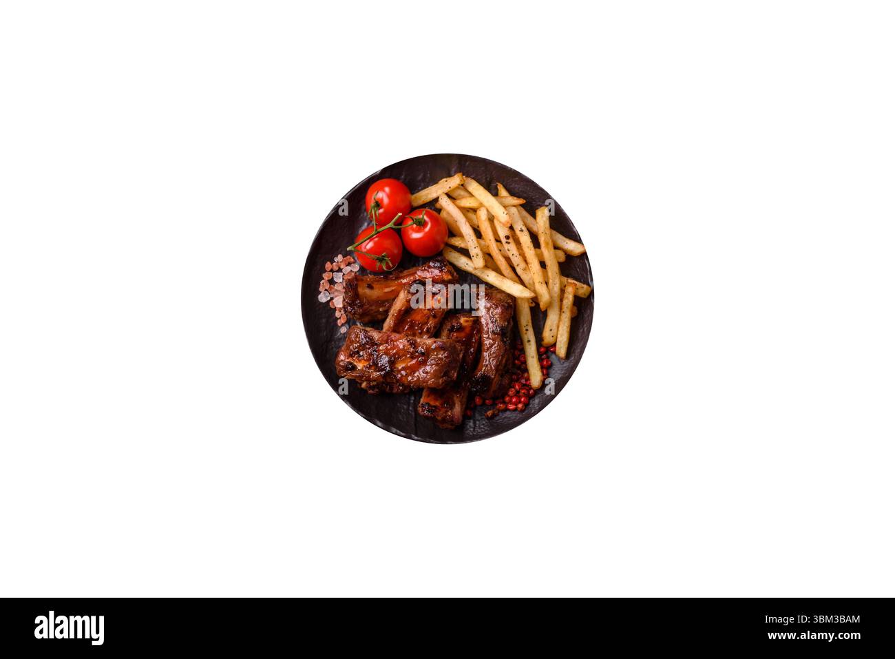 Carne, costolette di manzo in marinata grigliate con sale e spezie. Costolette alla griglia, carne alla griglia Foto Stock