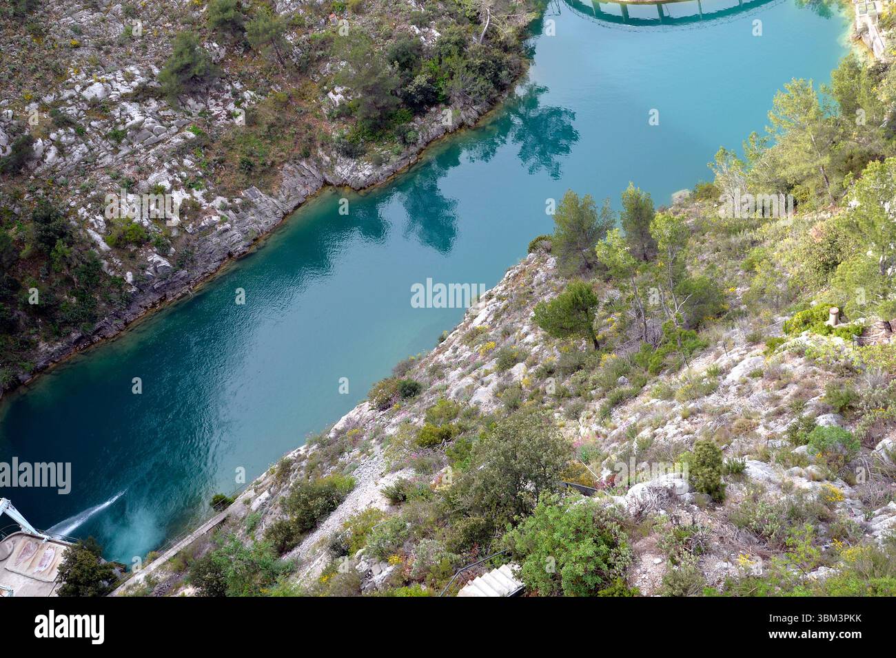 Diga di Bimont ai piedi di Ste Victoire vicino Aix en Provence Foto Stock