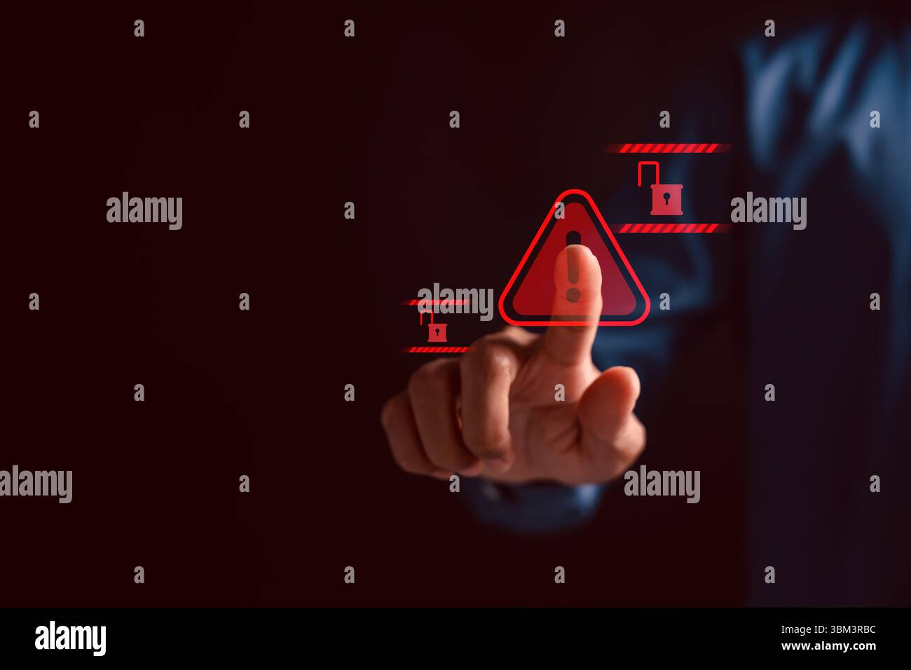 Avviso di sicurezza informatica che mostra violazioni di dati o file system bloccato, evidenziando avvisi digitali, gestione dei rischi, protezione dei crimini online e perdita di dati p Foto Stock