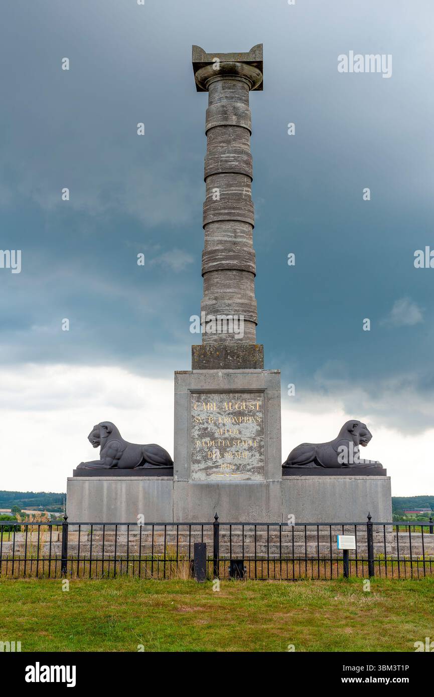 Il monumento è situato dove il principe Carlo Augusto cadde dal suo cavallo e morì, Kvidinge hed Skåne, Svezia Foto Stock