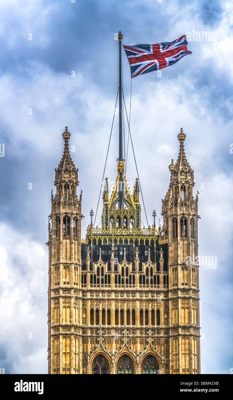 Victoria Tower, Houses of Parliament, Westminster, Londra, Inghilterra. Costruito negli anni '1800, la camera dei comuni e la camera dei lord. Foto Stock