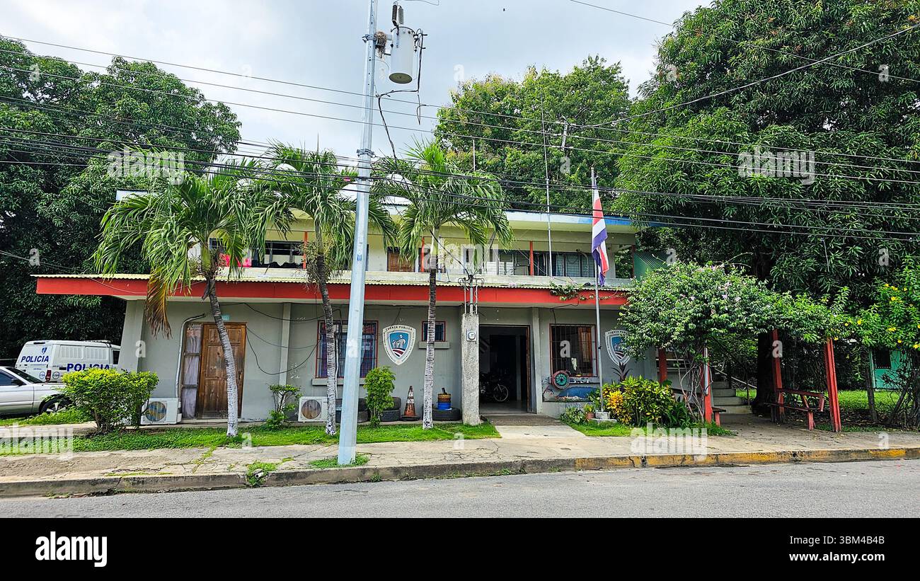 BAGACES, PROVINCIA DI GUANACASTE, COSTA RICA: Stazione di Fuerza Publica (forza pubblica) nelle zone rurali di Bagaces, Guanacaste, Costa Rica. Foto Stock