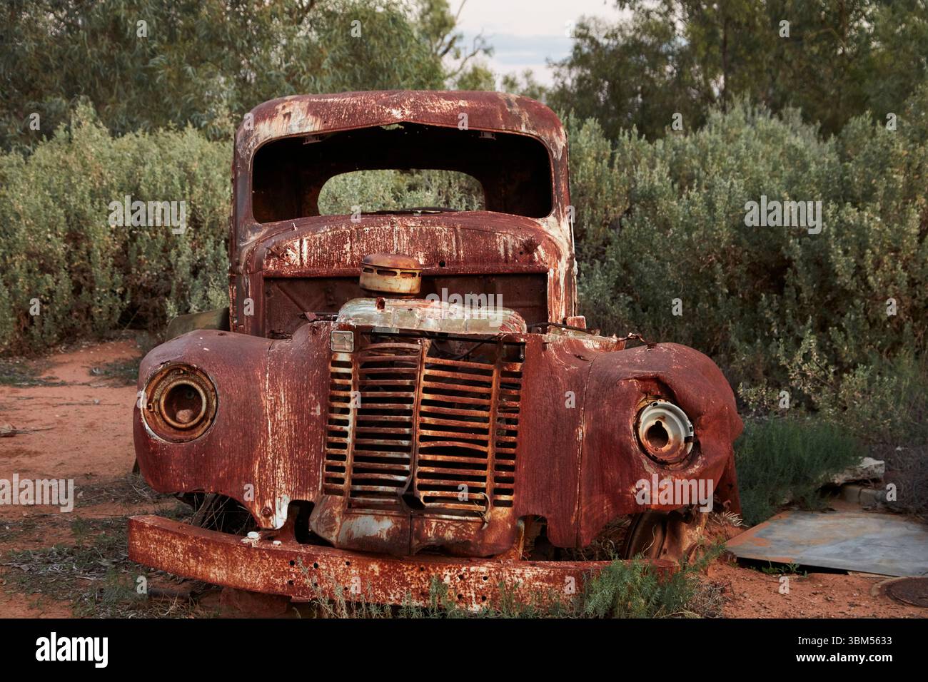 Vecchio camion arrugginito, Mt dare, Australia. Foto Stock