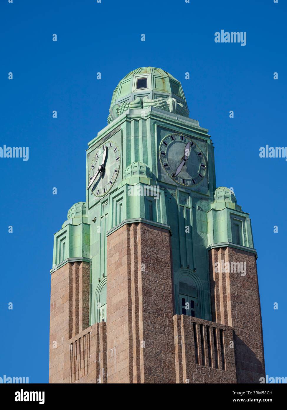 Stazione centrale di Helsinki, esempio di fusione tra Art Nouveau e storicismo, un'icona architettonica di Helsinki, Finlandia. Foto Stock