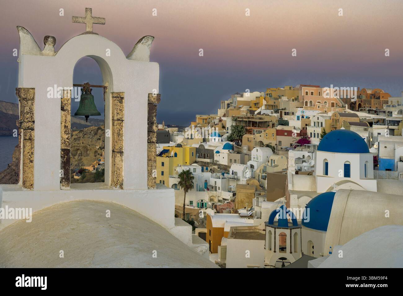 Morning Light on Blue Domes, Santorini, Grecia Foto Stock