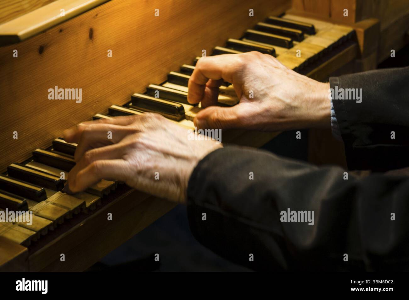 Omaggio di messa Sant Honorat, patrono della città, balli di cossiers, balli popolari di Maiorca, Algaida, Maiorca, isole Baleari, Spagna, Europa Foto Stock