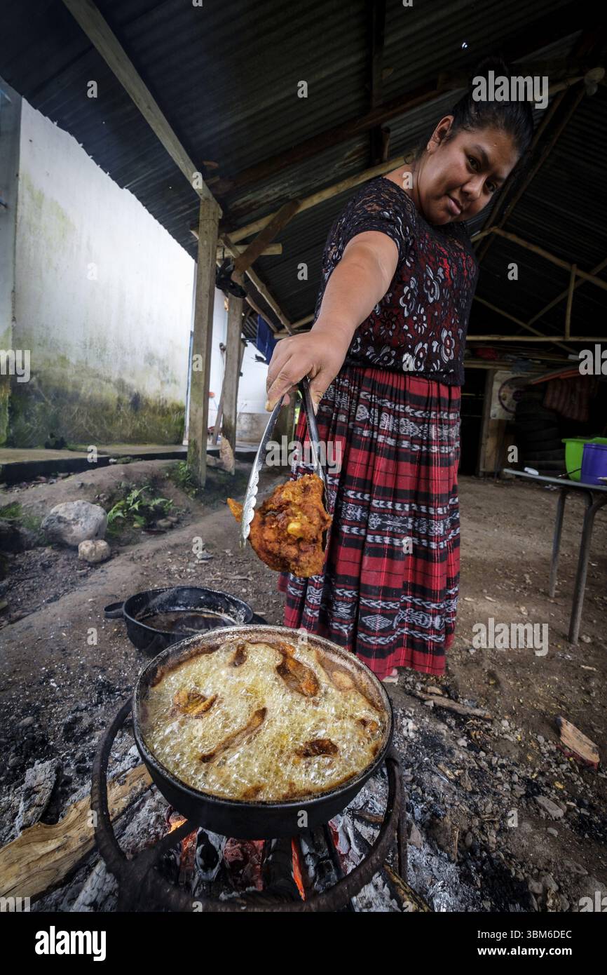 Golden Chicken, la Tana, Quiche, Repubblica del Guatemala, America centrale Foto Stock Golden Chicken, la Tana, Quiche, Repubblica del Guatemala, America centrale Foto Stock
