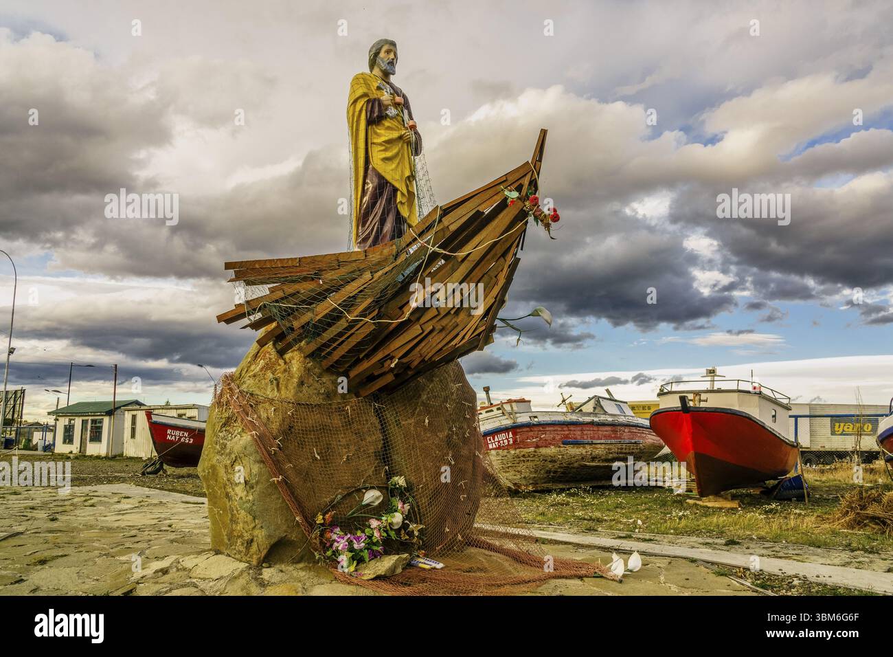 Scultura di Gesù Cristo il pescatore, Puerto Natales, regione di Magallanes, Antartide cilena, Patagonia, Repubblica del Cile, Sud America Foto Stock