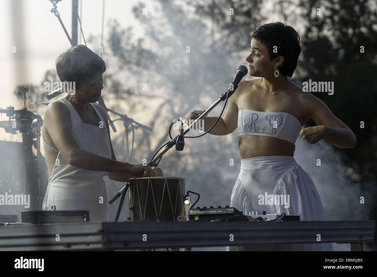 Concerto di Anna Ferrer e Clara Fiol, Consolation, Sant Joan, la Lluna en Vers, Maiorca, Isole Baleari, Spagna, Europa Foto Stock