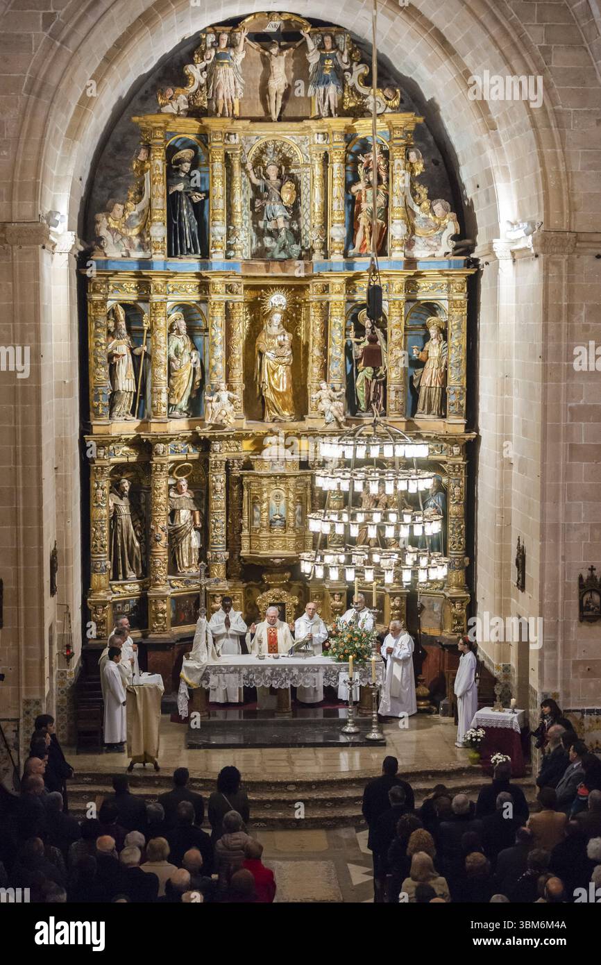 Omaggio di messa Sant Honorat, patrono della città, balli di cossiers, balli popolari di Maiorca, Algaida, Maiorca, isole Baleari, Spagna, Europa Foto Stock