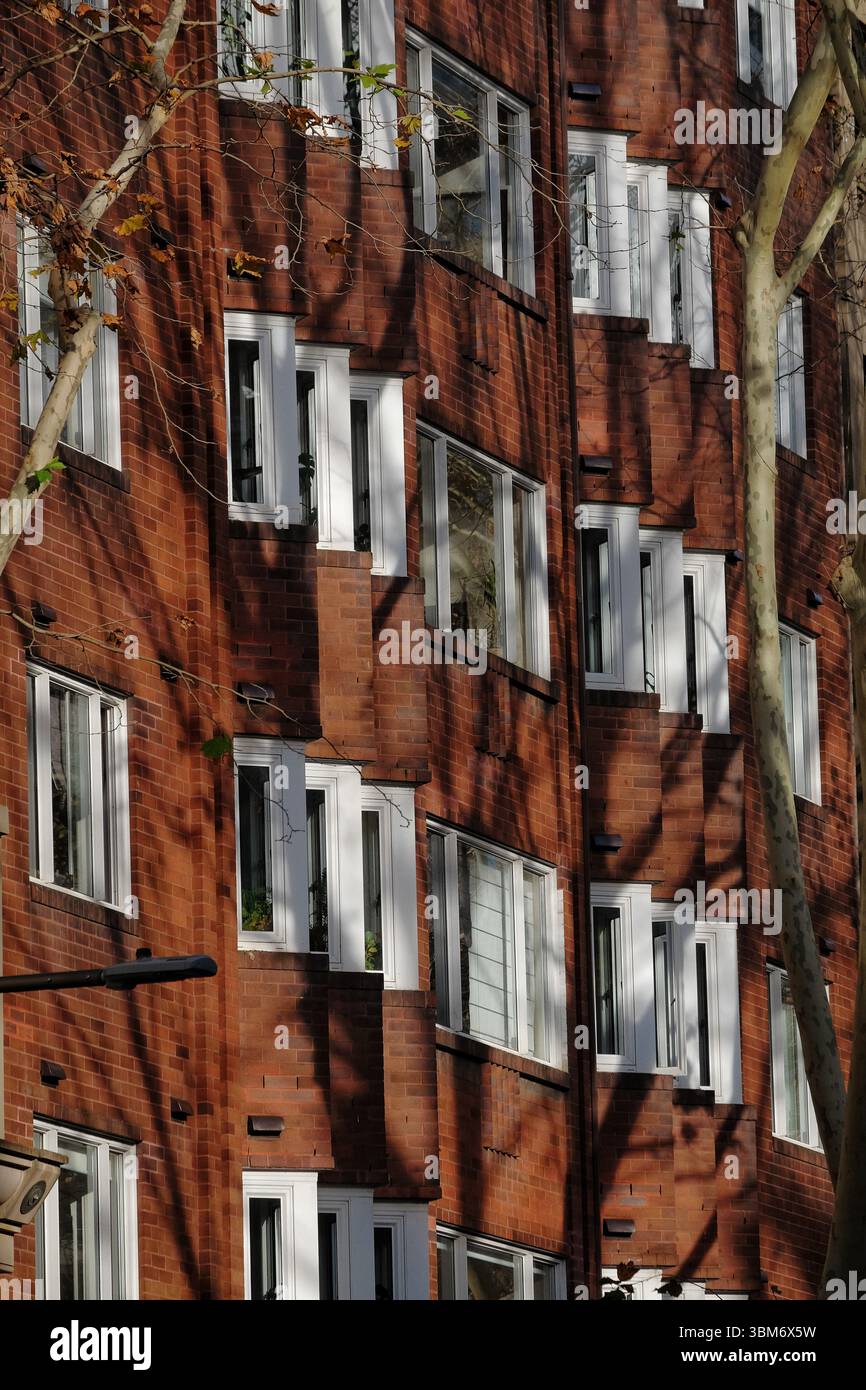 Art Deco Apartment Block 'Twenty' con una caratteristica finestra a forma di Chevron bianca, Macleay St Potts Point Foto Stock