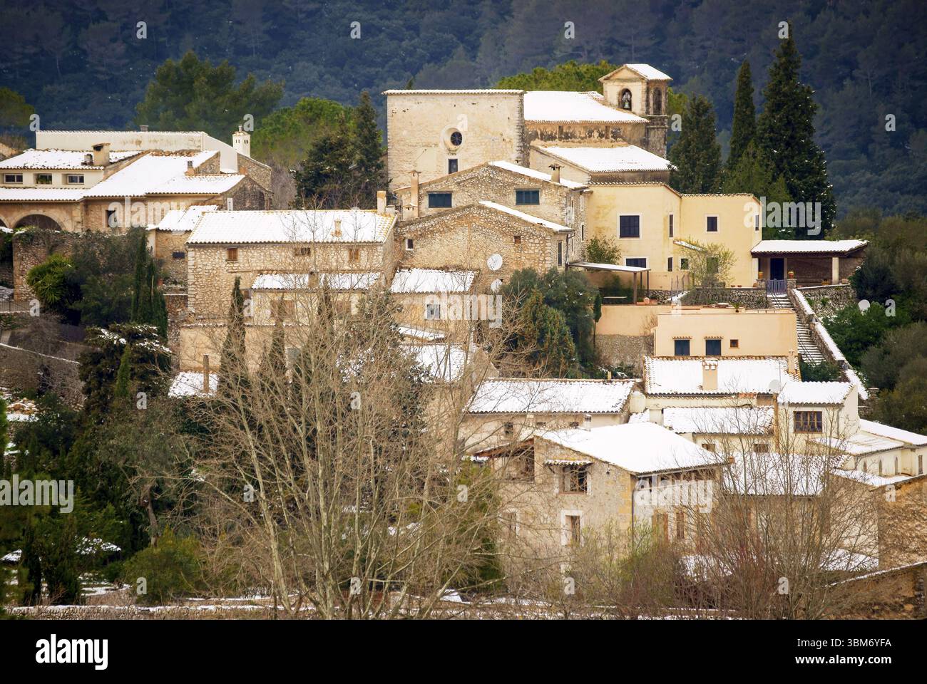 Orient villaggio innevato, Bunyola, sito culturale della Sierra de Tramuntana, Maiorca, isole baleari, spagna Foto Stock