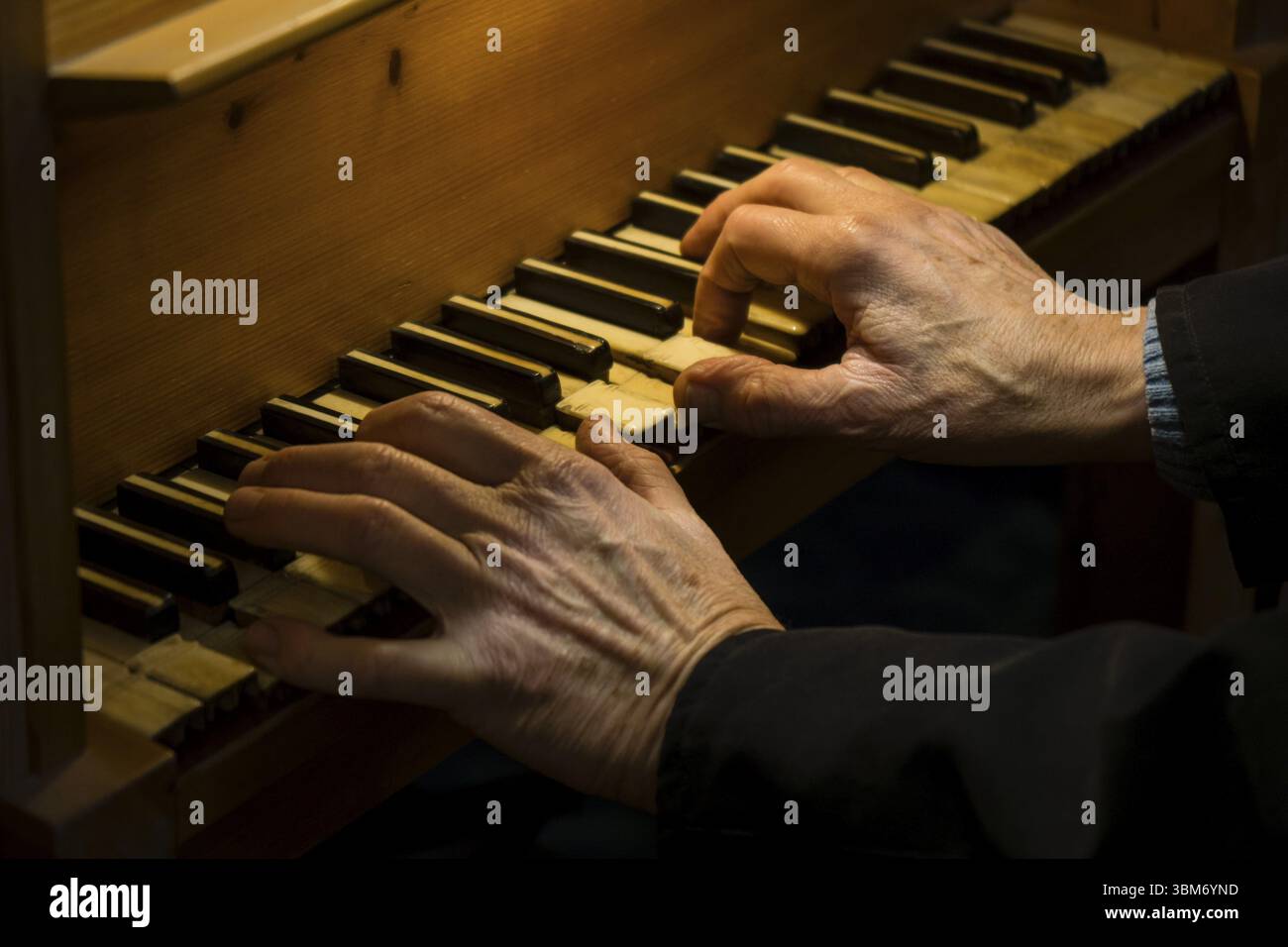 Omaggio di messa Sant Honorat, patrono della città, balli di cossiers, balli popolari di Maiorca, Algaida, Maiorca, isole Baleari, Spagna, Europa Foto Stock