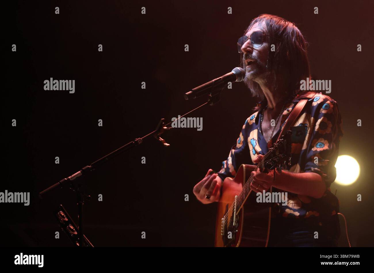 Music Concert - gruppo rock/indie italiano Baustelle in concerto al Sequoie Music Park gruppo rock/indie italiano Baustelle che si esibisce sul palco al Sequoie Music Festival, Bologna, Italia, 24 giugno 2025. Foto: Michele Nucci Bologna Sequoie Music Park Italia Copyright: XMichelexNuccix/xLiveMediax LPM 1934670 Foto Stock