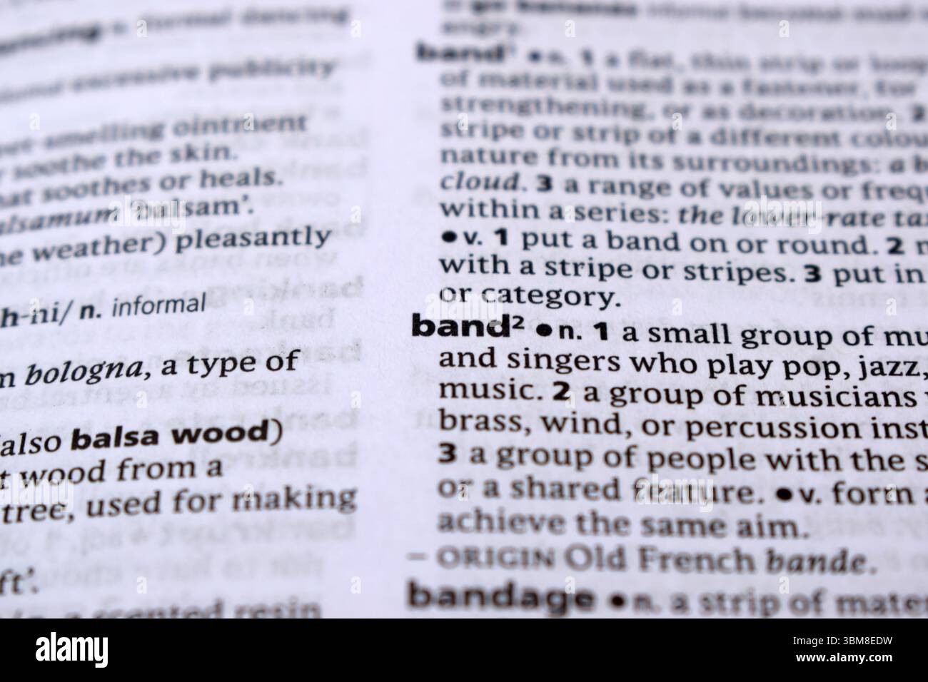 Primo piano della pagina del dizionario inglese con definizione parola - immagine banda Foto Stock