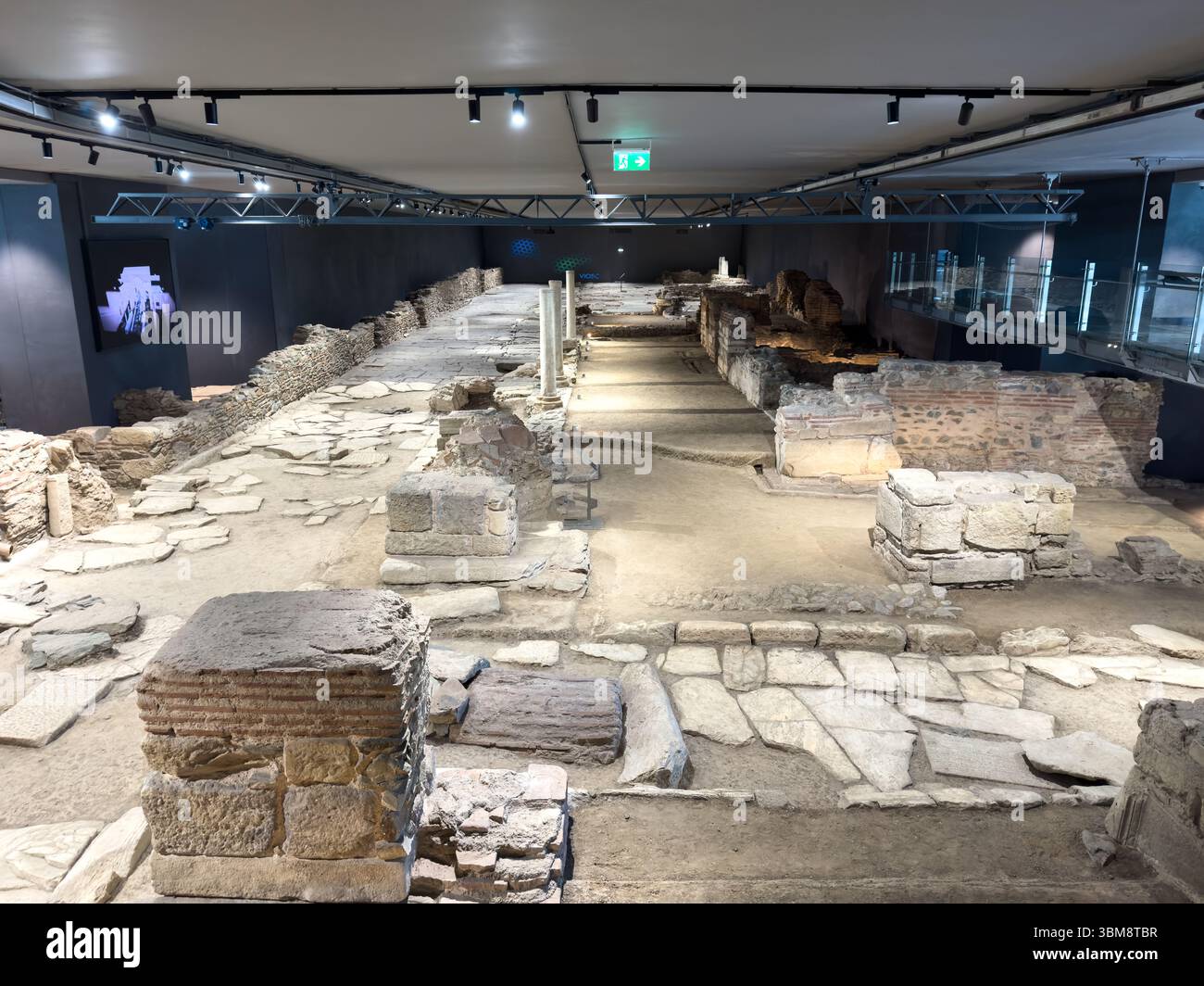 antico mercato dell'acquedotto romano nella stazione della metropolitana di salonicco, in grecia Foto Stock