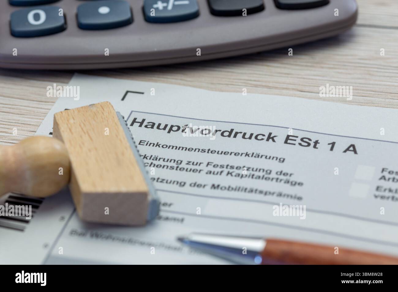 Immagine del simbolo fiscale: Primo piano del modulo principale della dichiarazione dei redditi Foto Stock