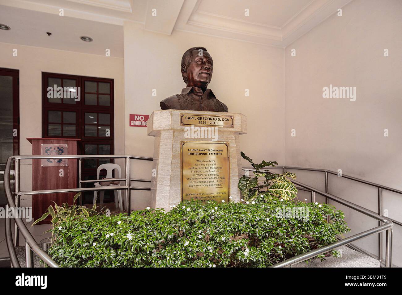 Manila, Filippine. Costruzione dell'AMOSUP (Associated Marine Officers & Separen's Union of the Philippines) fondata dal capitano Gregorio S. oca nel 1960. Oggi è la giornata del marittimo adottata dalla Conferenza diplomatica del 2010 nella capitale filippina per rivedere la STCW (Standards of Training, Certification & Watchkeeping Convention). Con campagne lanciate dall'Organizzazione marittima internazionale (IMO), il suo scopo dichiarato è quello di riconoscere il contributo unico dato dai marinai al commercio marittimo internazionale, all'economia mondiale e alla società civile nel suo complesso.credito: Kevin Izorce/Alamy Live News Foto Stock