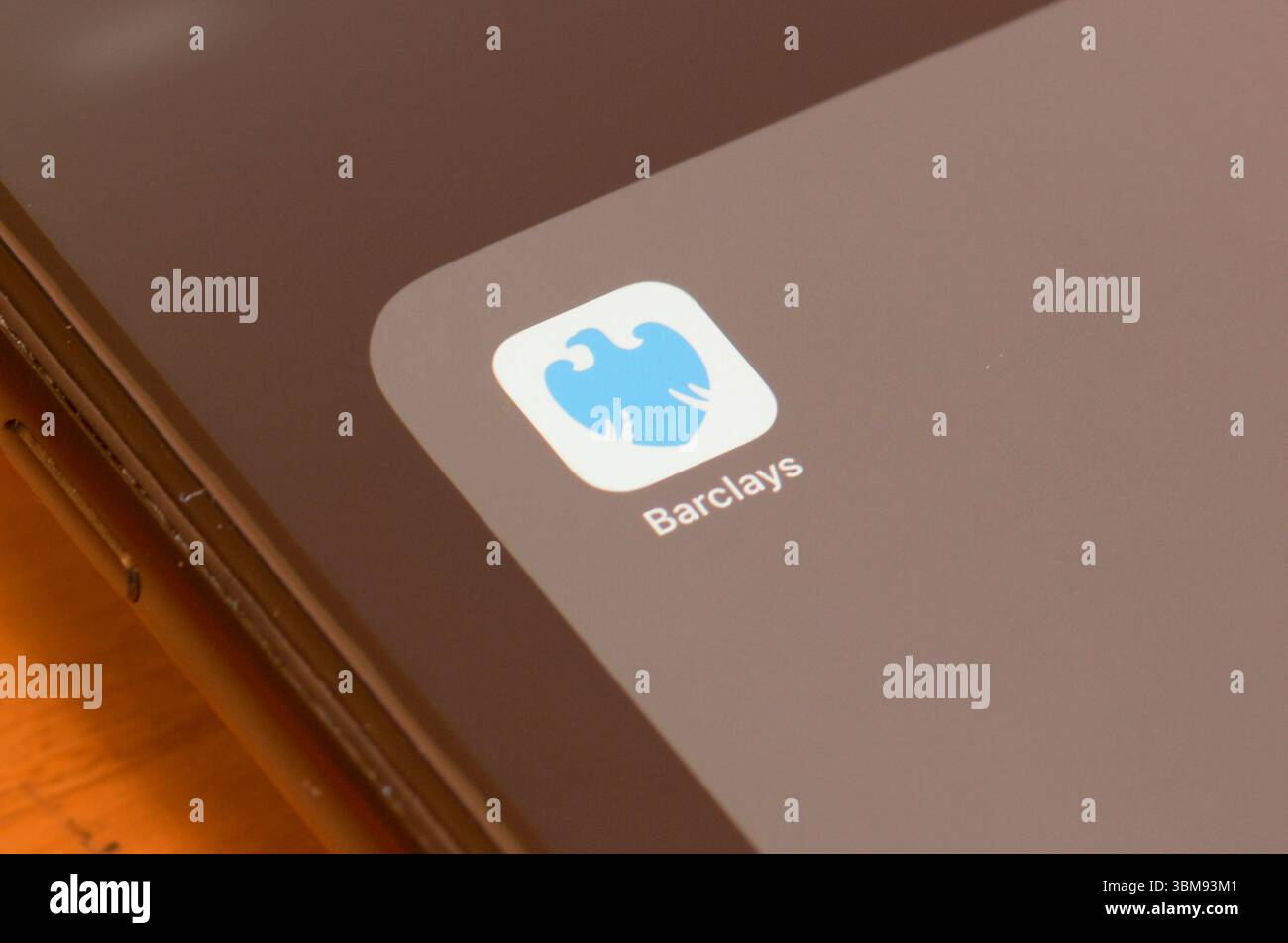 App per smartphone Barclays Bank - Barclays PLC è una banca universale multinazionale britannica Foto Stock