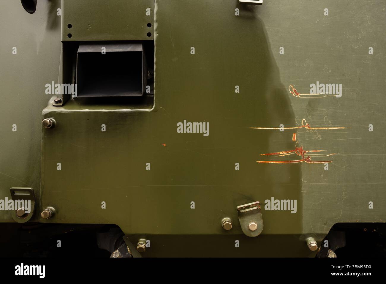 14 giugno 2025, un veicolo da combattimento PANDUR, durante una visita al "Regimento de Cavalaria N 6" a Braga, Portogallo. Foto Stock