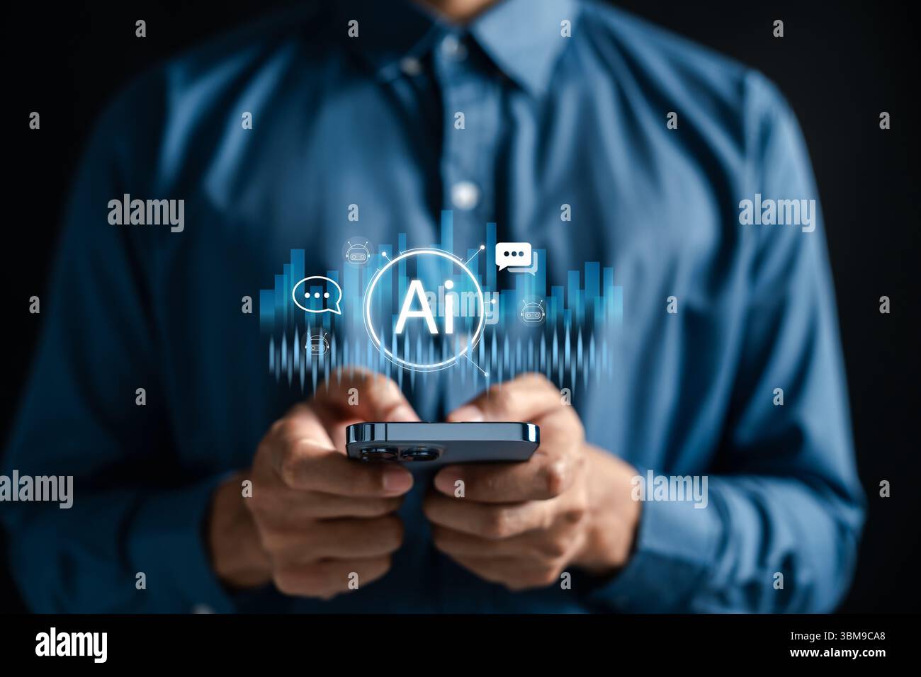 Tecnologia AI voice bot su smartphone con onde sonore e chatbot. Assistente intelligente per riconoscimento vocale, comando vocale, automazione e scavo in tempo reale Foto Stock