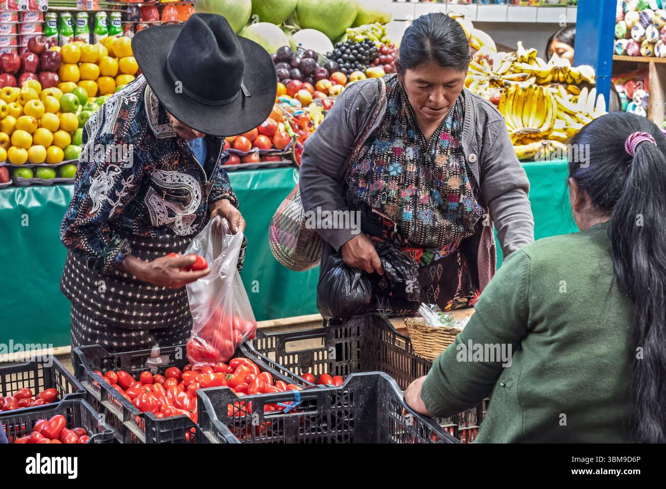 Abito tradizionale maschile, mercato, Sololá, Dipartimento Solola, Guatemala, Foto Stock