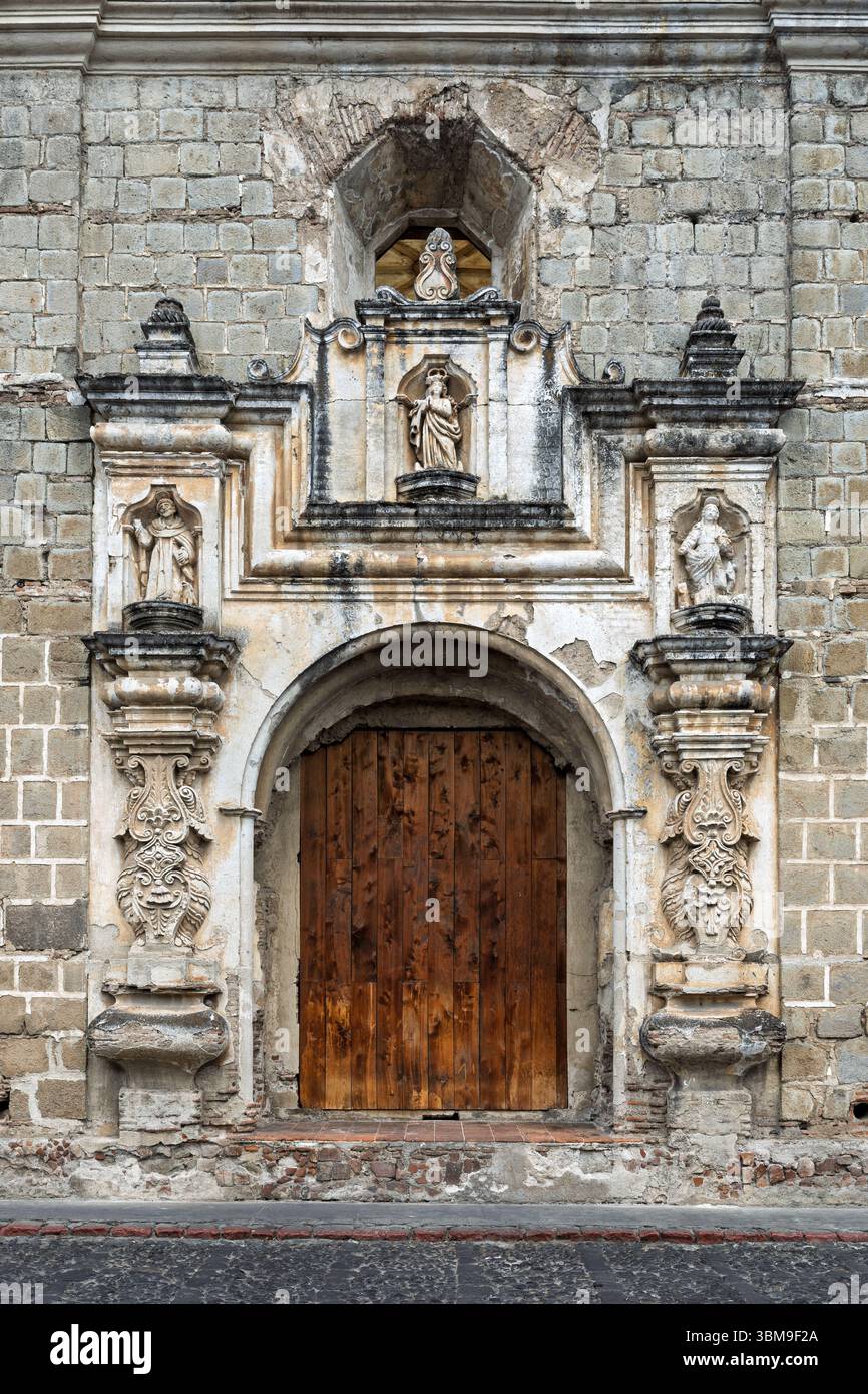 Ingresso alla Chiesa e al Convento di Santa Clara, Antigua, Guatemala Foto Stock