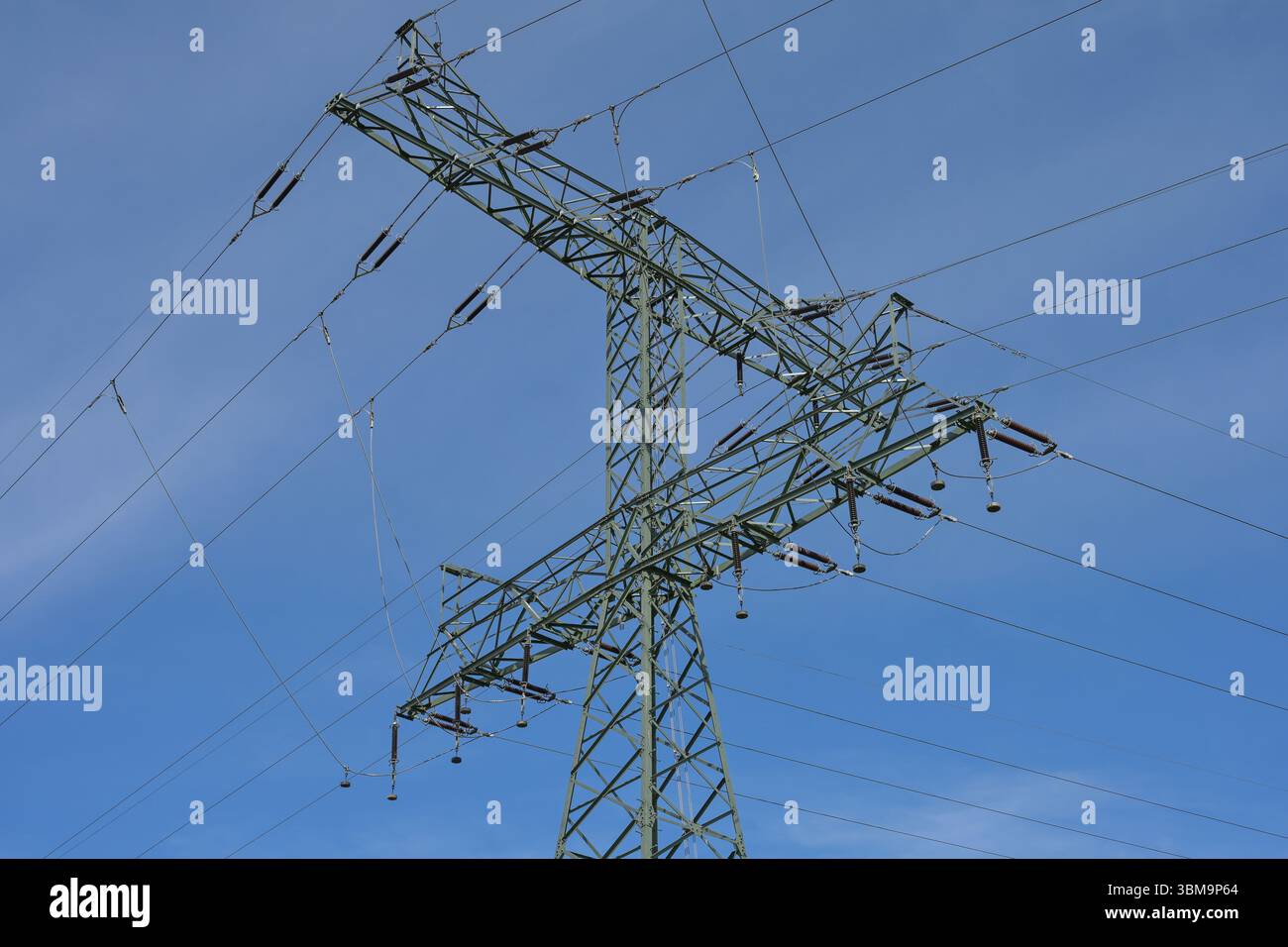 Hochspannungsmast, Großbeeren, Landkreis Teltow-Fläming, Brandeburgo, Deutschland Foto Stock
