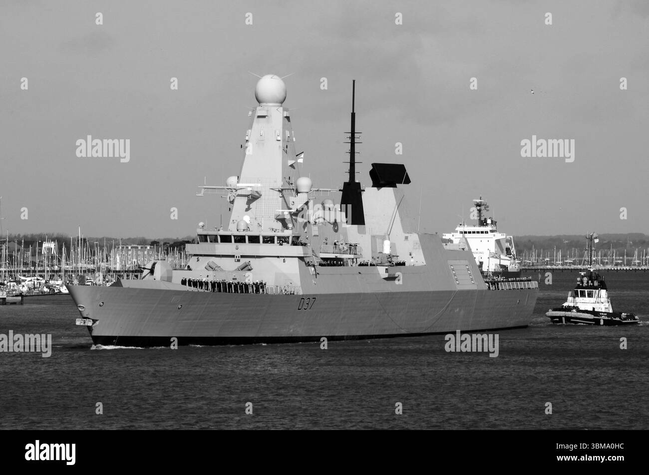 HMS Duncan 037 Type 45 cacciatorpediniere classe audace 0n è un viaggio inaugurale fuori dal porto di Portsmouth sul solent Foto Stock