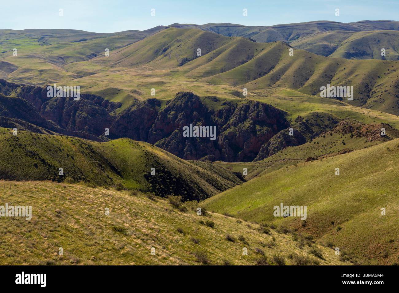 Il paesaggio aspro e arido della catena montuosa degli Urts, un deserto remoto e protetto vicino a Lanjar Foto Stock
