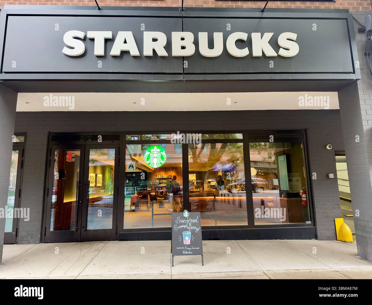 Starbucks, esterno dell'edificio, Greenwich Street, Tribeca, Manhattan, New York, New York, Stati Uniti Foto Stock