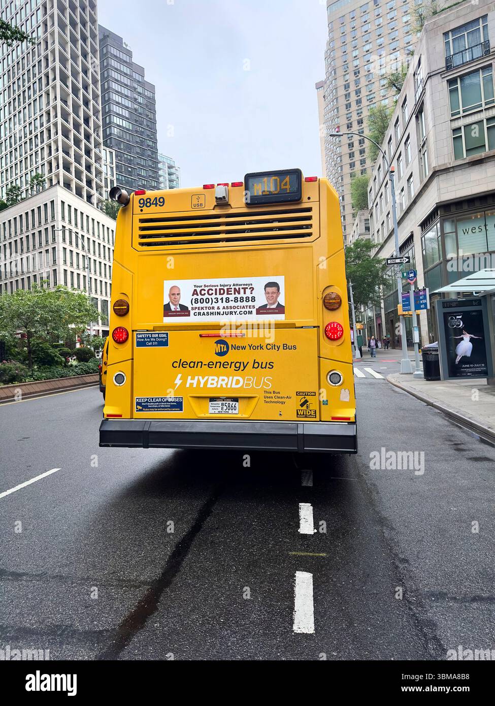 Hybrid Bus, vista posteriore, Broadway, Manhattan, New York City, New York, Stati Uniti Foto Stock