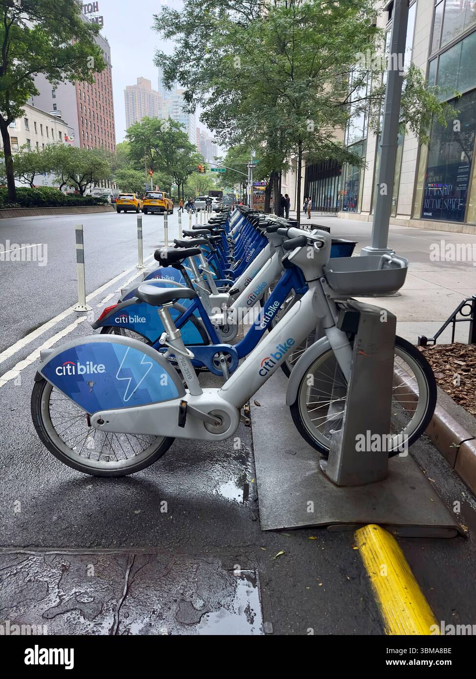 Row of Parked Citi bike Rentals, Broadway, Upper West Side, Manhattan, New York City, New York, Stati Uniti Foto Stock