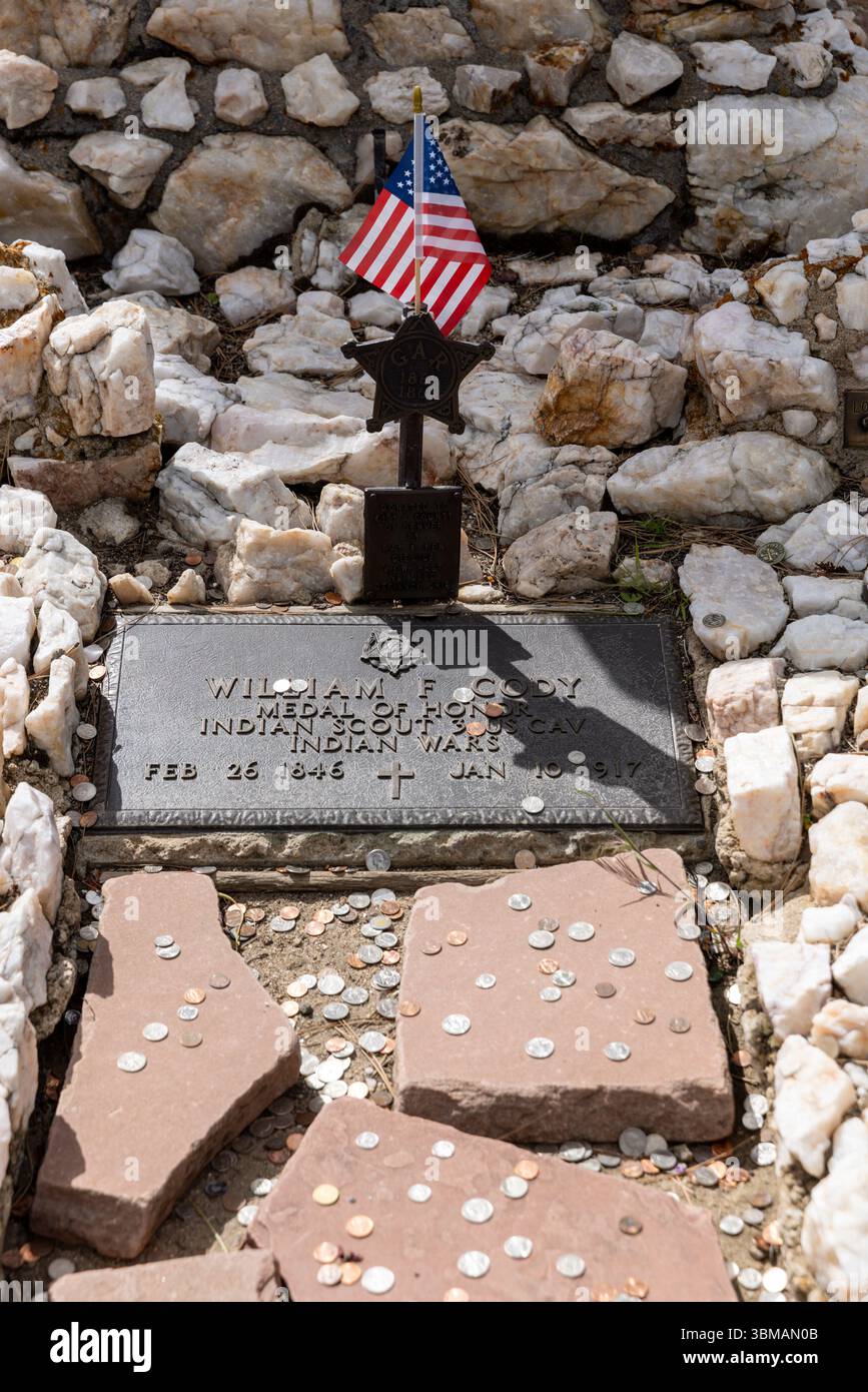 La tomba di William F. "Buffalo Bill" Cody, che ha ricevuto la Medal of Honor come scout indiano, si trova nel Lookout Mountain Park a Denver, Colo. Foto Stock