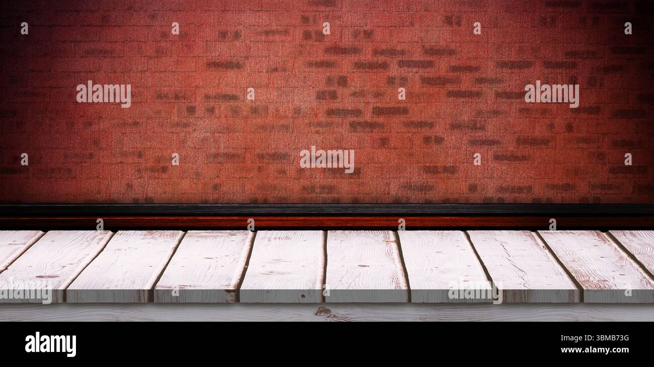Ripiano in legno bianco su parete in mattoni rossi Foto Stock
