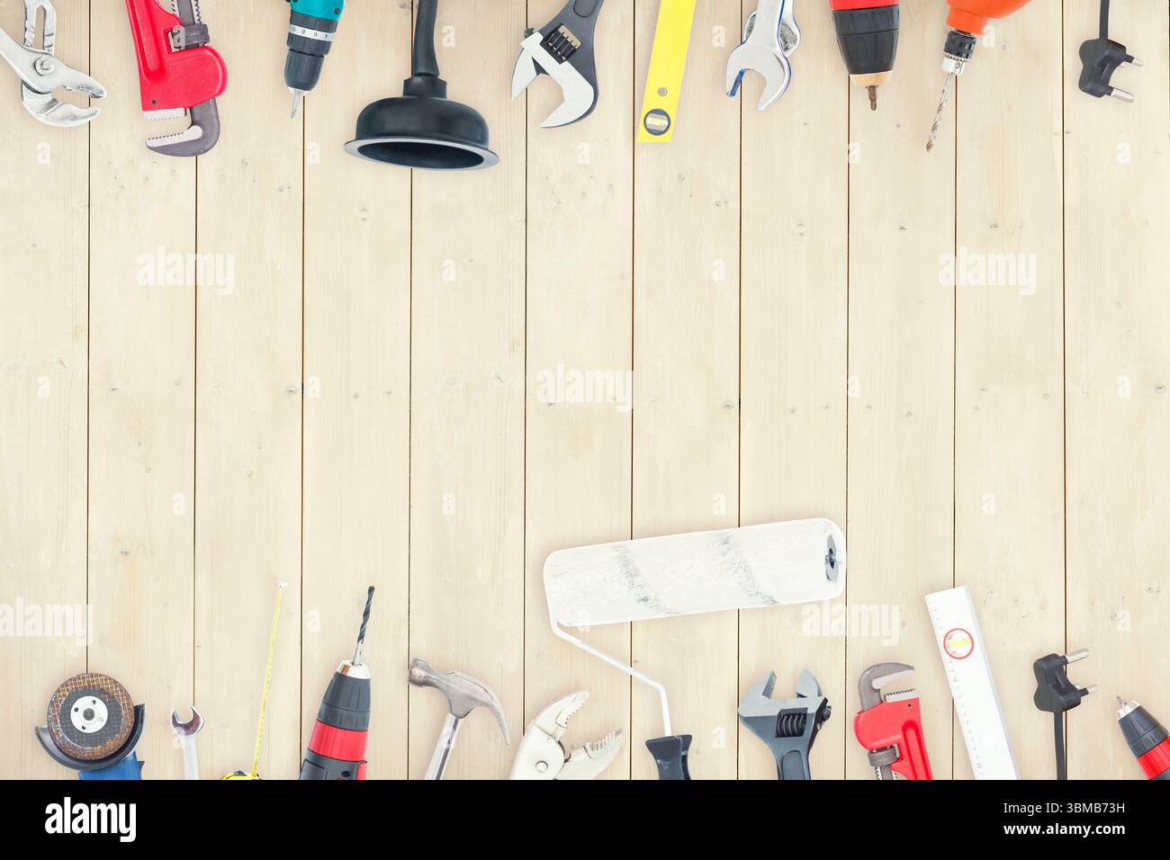 Utensili fai da te su sfondo in legno Foto Stock