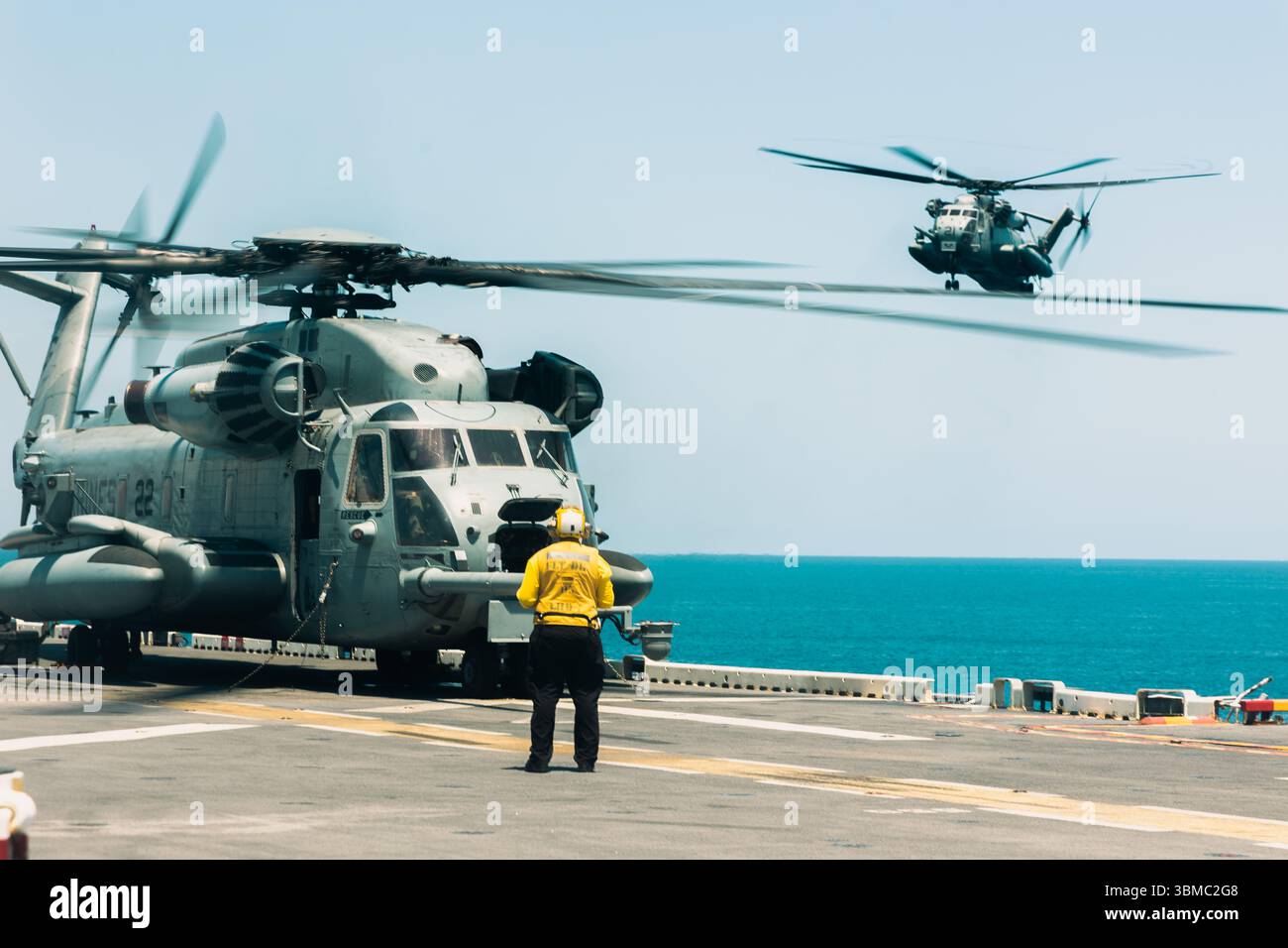 US Marine Corps CH-53E Super Stallion elicotteri con Marine Medium Tiltrotor 263 (rinforzato), 22nd Marine Expeditionary Unit (Special Operations Foto Stock