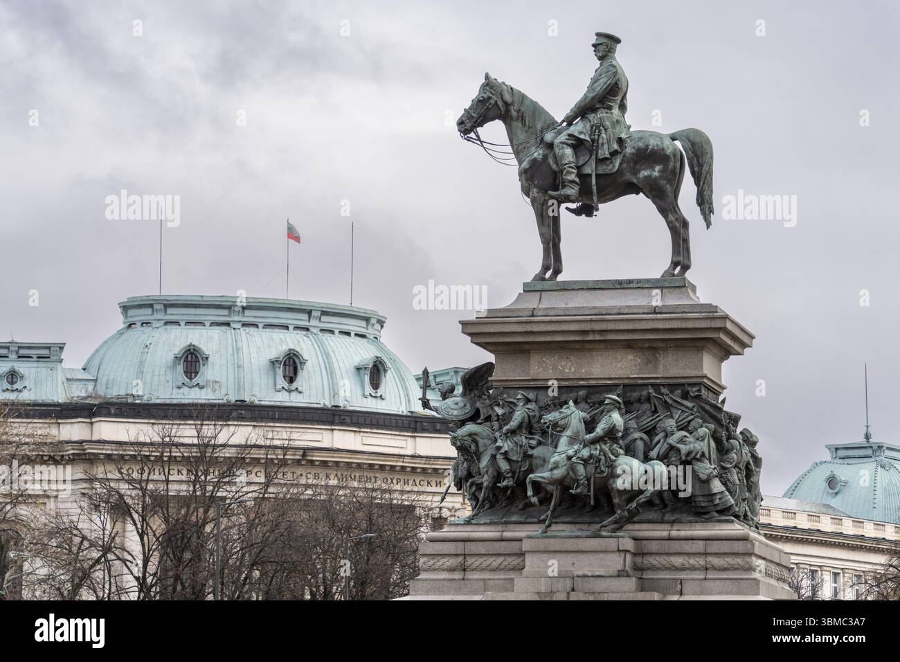 Monumento allo zar liberatore russo Alessandro II, monumento neoclassico dello scultore Arnaldo Zocchi, Sofia, Repubblica di Bulgaria Foto Stock