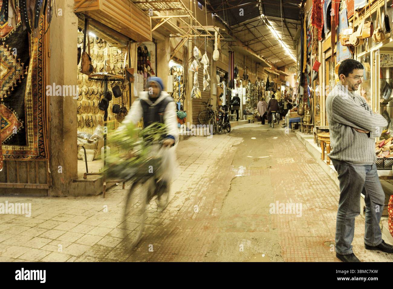 Taroudant, bicicletta sul mercato. Sous Valley, Anti Atlante Marocco Foto Stock