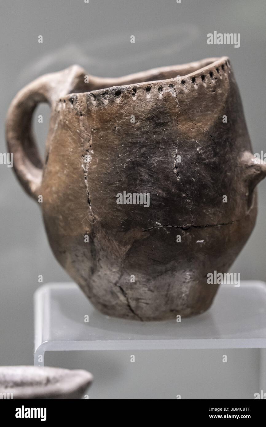 Vaso di argilla, Calcolitico, V millennio a.C., Museo Archeologico Nazionale bulgaro, Sofia, Repubblica di Bulgaria Foto Stock