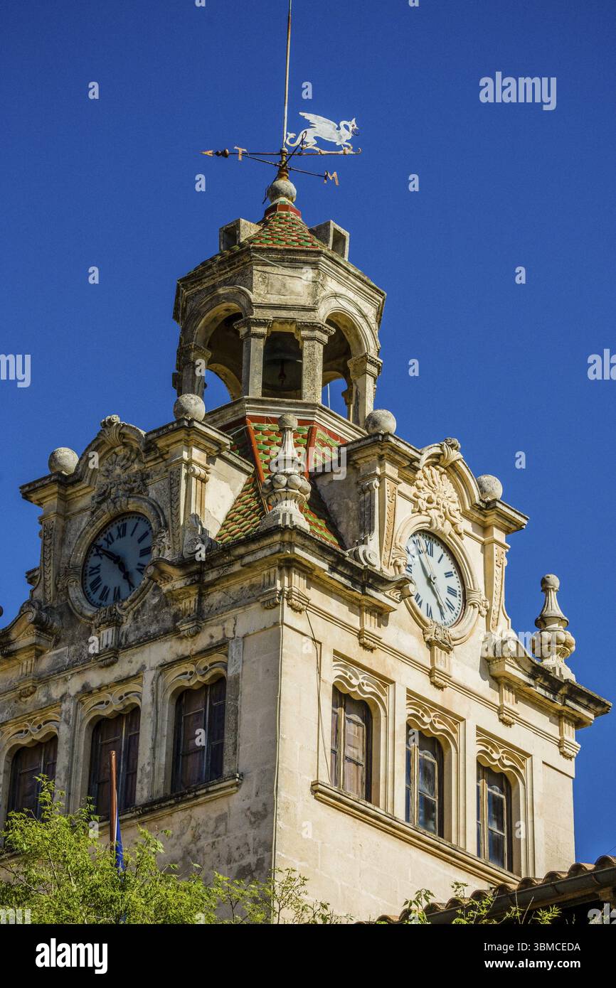 Torre dell'orologio della sala, municipio, con una paletta meteorologica a forma di drago, Alcudia, Maiorca, Isole Baleari, Spagna, Europa Foto Stock