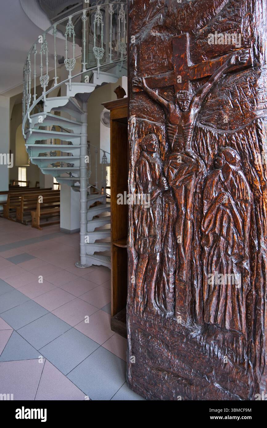 Mahe Seychelles 29.05.25 Cattedrale dell'Immacolata concezione, vecchia porta in legno, costruita nel 1861, situata nella città di Victoria Foto Stock