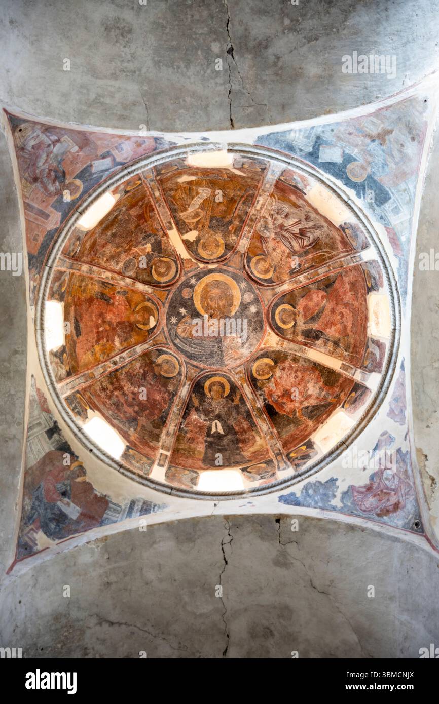 Cupola a soffitto nella chiesa metropolitana di San Demetrio, sito archeologico di Mystras, Mystras, Laconia, Peloponneso, Grecia, Europa Foto Stock