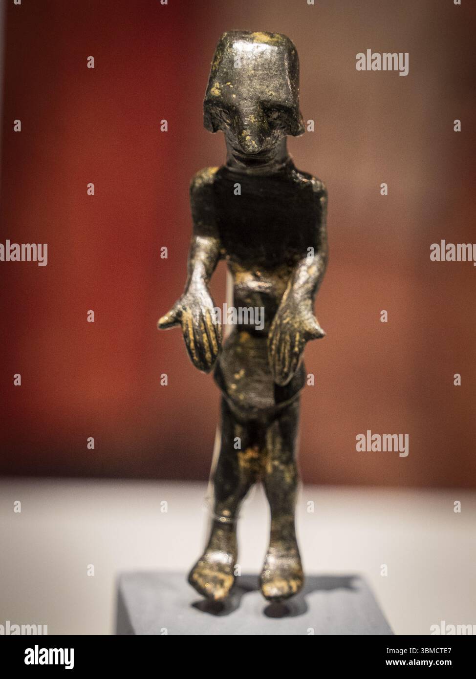 Offerta votiva in bronzo, IV-III secolo a.C., museo archeologico di Siviglia, Andalusia, Spagna, Europa Foto Stock