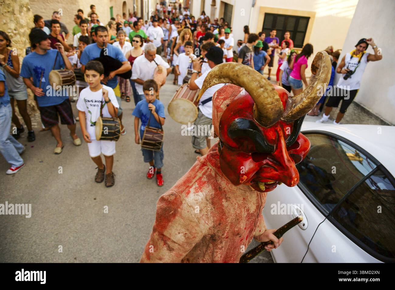Demoni Dimonis durante i festeggiamenti di Sant Joan degollat, città di Sant Joan, Maiorca, Isole Baleari, Spagna, Europa Foto Stock